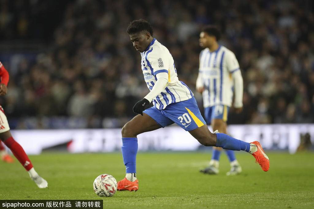 6.665亿镑!曼联营收创纪录 冬窗有钱追巴莱巴补强中场 6.665亿镑!曼联营收创纪录 冬窗有钱追巴莱巴补强中场