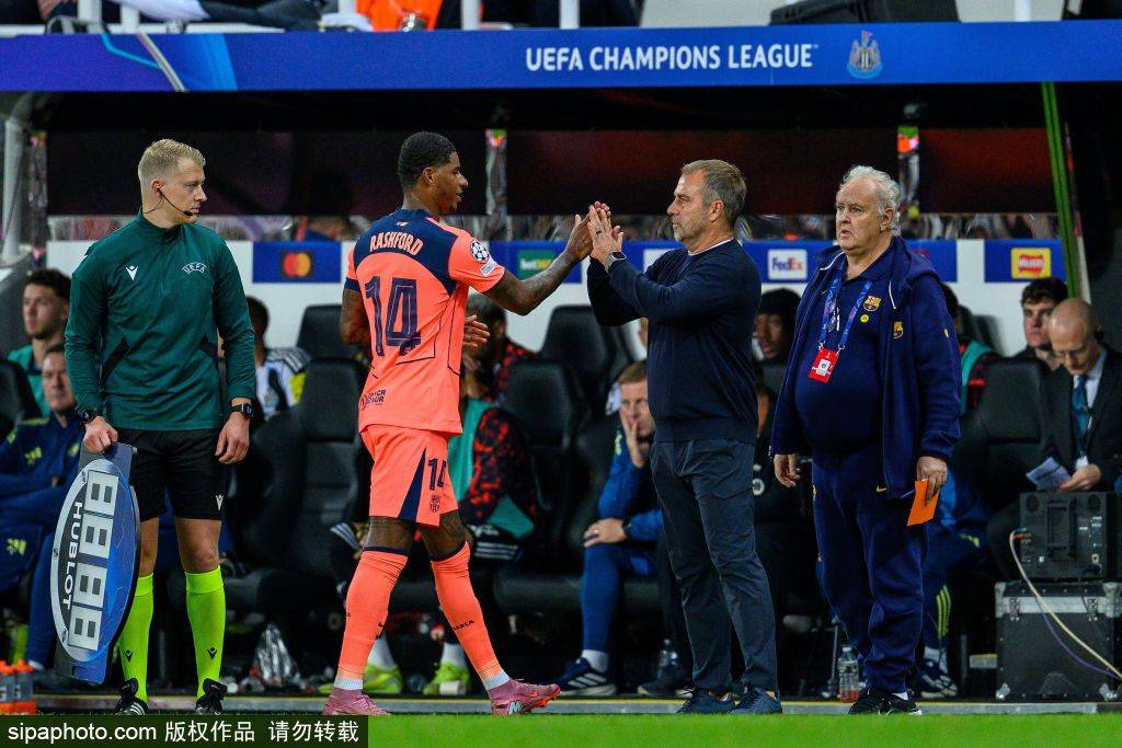 拉什福德双响夜震撼英伦,曼联错失天才引热议 拉什福德双响夜震撼英伦,曼联错失天才引热议